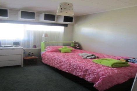 Photo of property in 9/10 Petherick Crescent, Johnsonville, Wellington, 6037