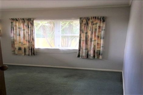Photo of property in 16 Taupo Street, Green Bay, Auckland, 0604