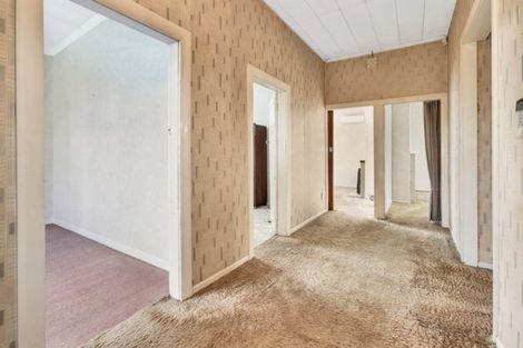 Photo of property in 15 Huia Road, Point Chevalier, Auckland, 1022