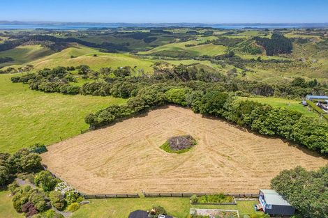 Photo of property in 154 Te Kanae Road, South Head, Helensville, 0874