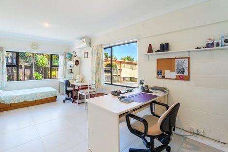 Photo of property in 2/28 Birman Close, Half Moon Bay, Auckland, 2012