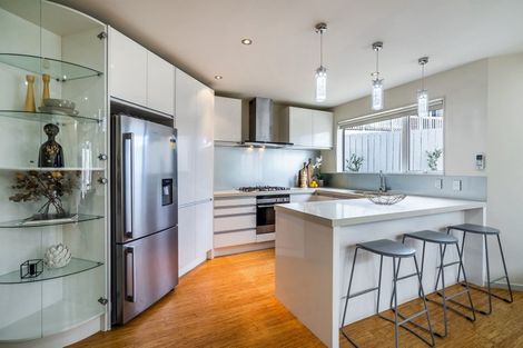 Photo of property in 2/46 Raleigh Road, Northcote, Auckland, 0627