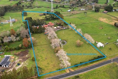 Photo of property in 215 Nixon Road, Taupaki, Henderson, 0782