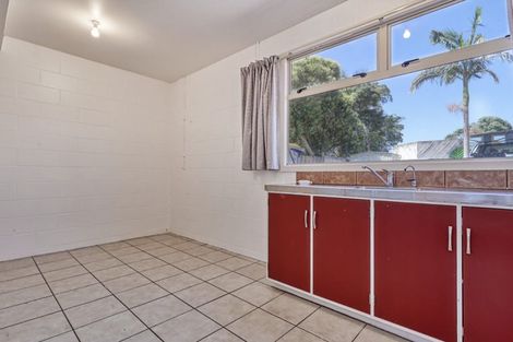 Photo of property in 46 Farquhar Road, Glendene, Auckland, 0602