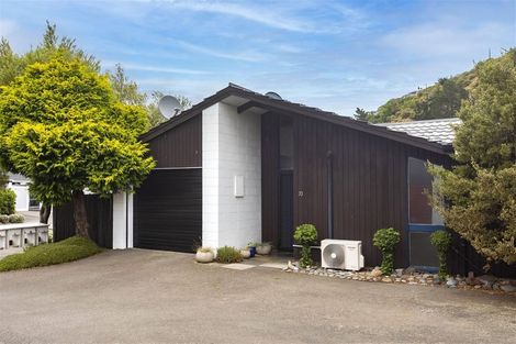 Photo of property in 20 Raekura Place, Redcliffs, Christchurch, 8081