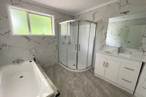 Photo of property in 2/663 Beach Road, Rothesay Bay, Auckland, 0630