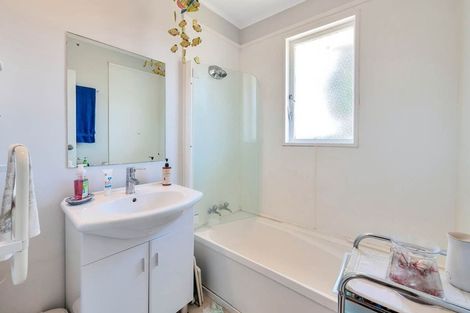 Photo of property in 42 Barrys Road, Glendene, Auckland, 0602