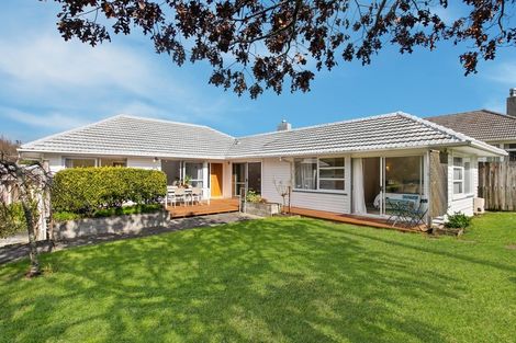 Photo of property in 1/31 Alamein Avenue, Belmont, Auckland, 0622