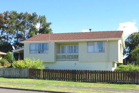 Photo of property in 21 Holmes Drive, West Harbour, Auckland, 0618