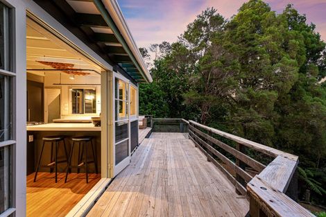 Photo of property in 8 Arapito Road, Titirangi, Auckland, 0604