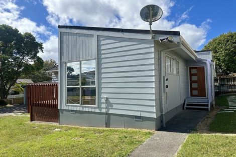 Photo of property in 47 Trias Road, Totara Vale, Auckland, 0629