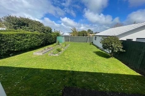 Photo of property in 60 St Leonards Road, Kelston, Auckland, 0602