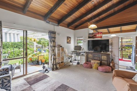 Photo of property in 15 Winara Avenue, Waikanae, 5036
