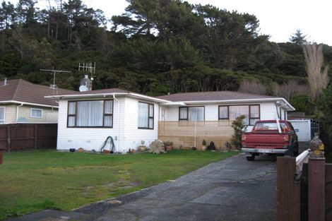 Photo of property in 135 Wainuiomata Road, Wainuiomata, Lower Hutt, 5014