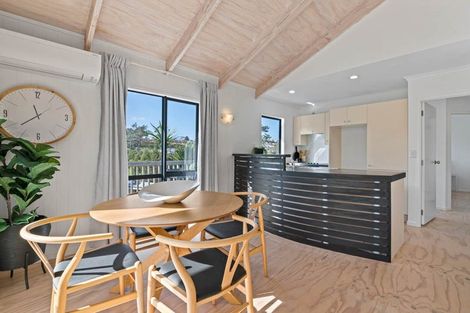 Photo of property in 7a Erica Road, Sunnynook, Auckland, 0620