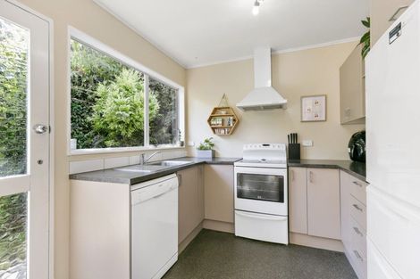 Photo of property in 2/8 Vasanta Avenue, Ngaio, Wellington, 6035