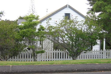 Photo of property in 1/6 Harrybrook Road, Green Bay, Auckland, 0604