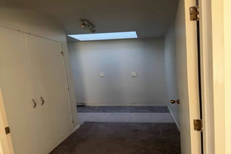 Photo of property in 2/7 Calypso Place, Rothesay Bay, Auckland, 0630