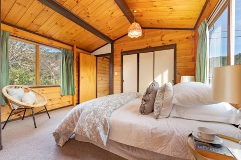 Photo of property in 363 Stokes Valley Road, Stokes Valley, Lower Hutt, 5019