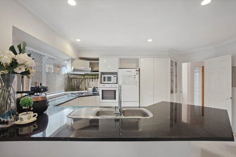 Photo of property in 8 Yarlside Place, Northpark, Auckland, 2013