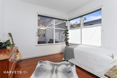 Photo of property in 3 Tauhara Street, Green Bay, Auckland, 0604