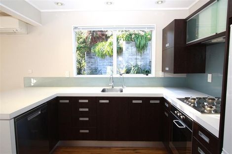 Photo of property in 5 Lombardy Place, Whalers Gate, New Plymouth, 4310