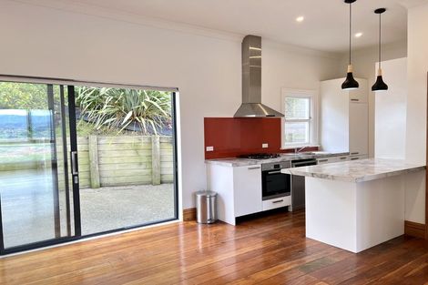 Photo of property in 53 Sutherland Road, Melrose, Wellington, 6023