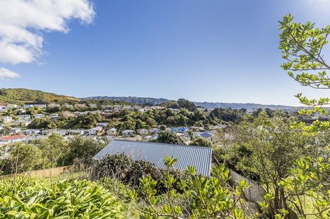 Photo of property in 32 Northumberland Street, Cannons Creek, Porirua, 5024