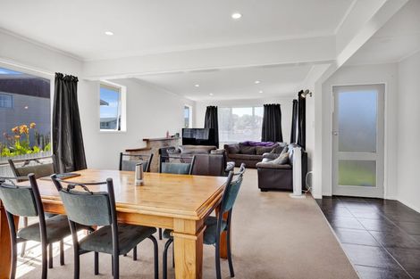 Photo of property in 17 Suther Street, Waverley, 4510