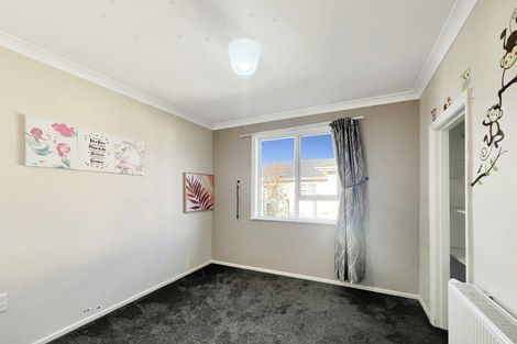 Photo of property in 64 Wellington Road, Wainuiomata, Lower Hutt, 5014