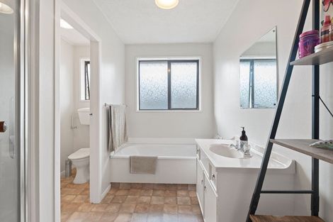 Photo of property in 1/6 Steadman Road, Broomfield, Christchurch, 8042