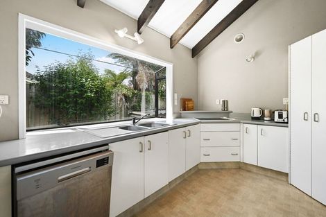 Photo of property in 13 Forest Lake Road, Forest Lake, Hamilton, 3200