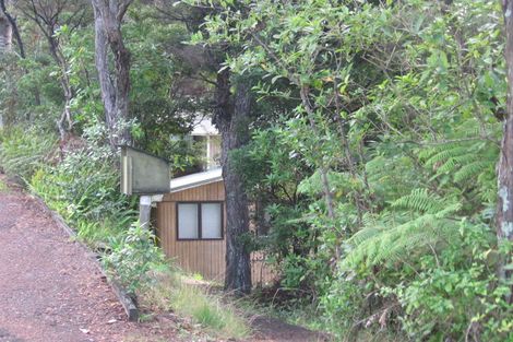 Photo of property in 2 Otitori Bay Road, Titirangi, Auckland, 0604