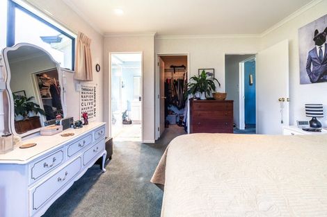 Photo of property in 17 Addington Place, Taradale, Napier, 4112