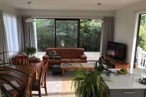 Photo of property in 12 Atlantis Place, Totara Vale, Auckland, 0629