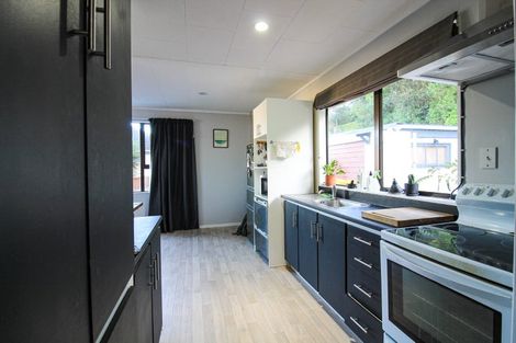 Photo of property in 32 Owhiti Street, Titahi Bay, Porirua, 5022