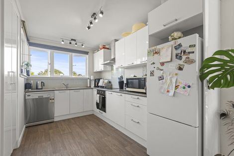 Photo of property in 8 Walton Street, Bulls, 4818