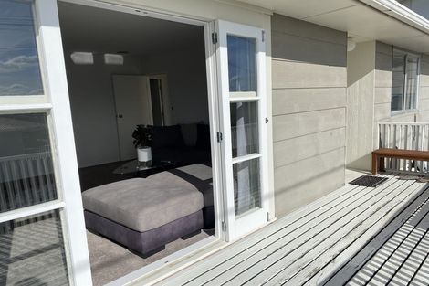 Photo of property in 1/16 Stanley Road, Glenfield, Auckland, 0629