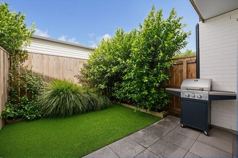 Photo of property in 10/12 Tawa Road, Te Atatu Peninsula, Auckland, 0610