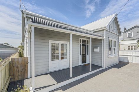 Photo of property in 15 Morley Street, New Plymouth, 4310