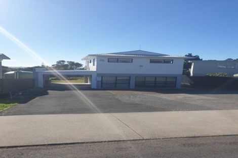 Photo of property in 147 Howard Road, Orere Point, Papakura, 2585