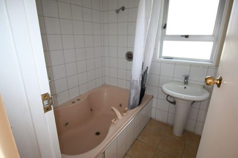 Photo of property in 27 Dunk Place, Milson, Palmerston North, 4414