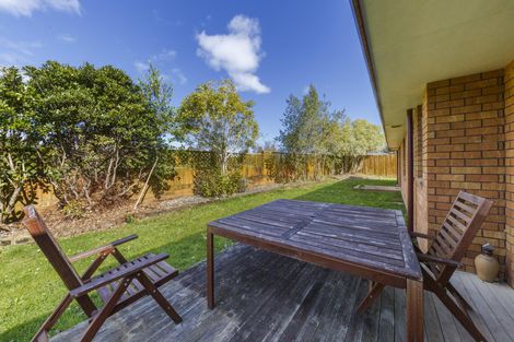 Photo of property in 23 Greenwood Place, Fitzherbert, Palmerston North, 4410