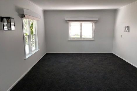 Photo of property in 82 Exmouth Road, Northcote, Auckland, 0627