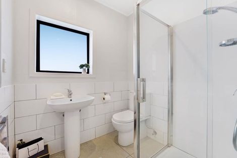 Photo of property in 124 Archibald Road, Kelston, Auckland, 0602