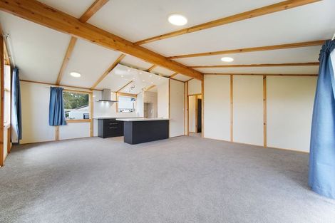 Photo of property in 2/14 Fernlea Rise, Bayview, Auckland, 0629