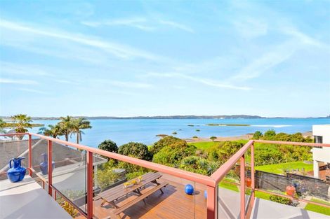 Photo of property in 124 Beach Road, Te Atatu Peninsula, Auckland, 0610