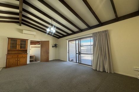 Photo of property in 2/177 Main Rd Clive, Clive, 4102