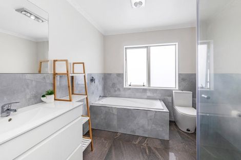 Photo of property in 16 Dolbel Place, Mangere East, Auckland, 2024