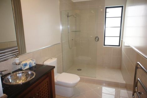 Photo of property in 3 Courtneys, West Harbour, Auckland, 0618